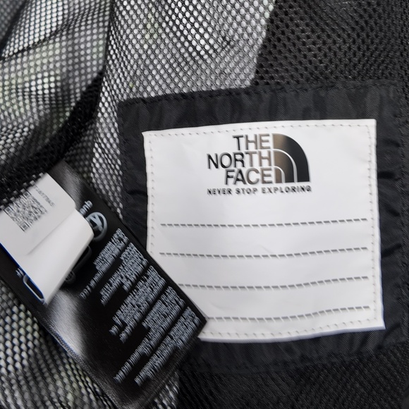 The North Face Waterproof Camo Shell Jacket- Boys XXXL - Picture 4 of 6